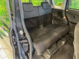 後部座席も気になるようなキズ・汚れやへたり等、大きなダメージはなく、良好な状態です。