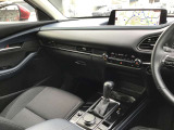 現在のMAZDA車はインパネ配置が視線の動きが少なくなるように設計レイアウトされています☆ひとつひとつの部品からMAZDAの安全に対するこだわりを感じる事が出来ます☆