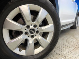 ●純正17インチアルミホイール:輸入車ならではの卓越した走りを支えるホイールと足回りです!日本車の走りに慣れている方にもぜひ体感して頂きたいほど、高いレベルでまとまっています!