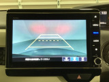 バックでの車庫入れも安心です! リアカメラが付いているバックモニター付のナビを装備しております。操作線もついており距離感も画面から確認できます。