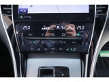 左右独立で温度コントロール出来るフロントオートエアコンです♪0.5度刻みで温度設定ができるので、運転席・助手席どちらも我慢せず快適な温度で過ごせます。