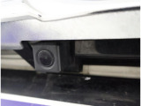 バックカメラが付いているので後方確認が非常にしやすいです。今や運転初心者も熟練者も必須装備!ついていて損はないですね♪