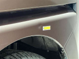左のリヤクォーターパネルに目立つヘコミあり