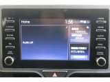 【ディスプレイオーディオ】スマホをクルマとつなぐだけで、おなじみのアプリをディスプレイオーディオ上で気軽に使えるようになります。ハンズフリー通話や各種機能を音声操作できるので、運転中でも安心♪