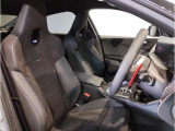室内は大変綺麗に扱われており、タバコも吸われていない為、車両以外の臭いは感じられません。禁煙車両をご希望の方はこちらのお車をお奨め致します。