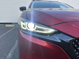 LEDヘッドライト付きで、夜間の運転も安心。           オートライト付きで、切り忘れる心配もありません。