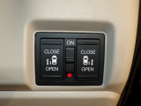 【電動スライドドア】ボタン一つで自由自在に開閉が可能!指先一つで運転席からどちらのドアも開閉できるので非常に便利な装備です!挟み込み防止機能もついているので小さなお子様がいる方も安心です!