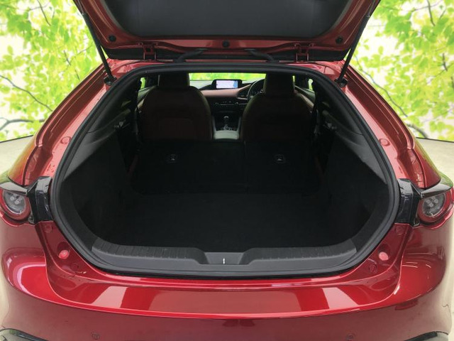 マツダ MAZDA3ファストバック 1.8 XD バーガンディ セレクション の