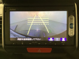 バックでの車庫入れも安心です! リアカメラが付いているバックモニター付のナビを装備しております。操作線もついており距離感も画面から確認できます。