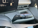 オートライトついてます。思いやりライト機能で夕暮れや雨天時のワイパー使用時に自動でヘッドライトを点灯させます。