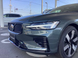 トールハンマーをモチーフにした、デイタイムランニングライト、ウインカー機能も併せ持つ、LEDヘッドライト。アクティブベンディングや、アクティブハイビーム機構と相まって、安全な夜間ドライブが可能です。