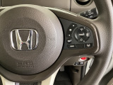 ハンドルにHondaセンシング系のクルーズコントロールやレーンキープアシストなどのスイッチが装備されています。ハンドルから手を離さず安全に操作できます。