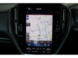 11.6インチのセンターインフォメーションディスプレイ装備!ナビ・オーディオ・空調コントロール・ドライブモードセレクト等々、多岐にわたる情報の表示が可能です!表示はナビ地図です。
