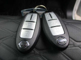インテリジェントキーをカバンやポケットに入れて持っているだけで、ボタン一つでドアロックを開閉でき、エンジンスタートまで出来ちゃいます。慣れると大変便利ですよ!