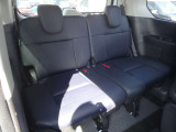 3列目シートはもちろん状態良好☆大人でもゆったりと座って頂けますので、大人数でのお出かけもラクラクです♪ご家族で、気の知れた仲間で、ドライブに行くのが楽しみですね♪