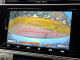 【バックカメラ】駐車時に後方がリアルタイム映像で確認できます。大型商業施設や立体駐車場での駐車時や、夜間のバック時に大活躍!運転スキルに関わらず、今や必須となった装備のひとつです!