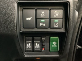 Hondaセンシング用のVSA(ABS+TCS+横滑り抑制)解除と路外逸脱抑制機能のオンオフスイッチなどがあります。両側電動スライドドアは運転席から操作ができるよう、操作スイッチが付いています。