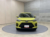 お車購入のポイントとなるフロントマスクです!シャープな目つきが印象的なデザインのヘッドランプです。