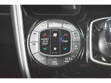 オートエアコン搭載です。温度を設定しておけば後は車が自動で風量などを調節してくれます。