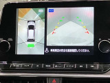 【アラウンドビューモニター】車を上から見下ろしているかのような映像で周囲の状況がひと目で確認、狭い駐車場に駐車するときも安心です♪