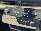 オートエアコン付きなので、温度を設定するだけで車内を快適にしてくれます!