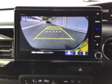 【バックカメラ】運転が苦手な方も車庫入れラクラクです!ギアをリバースに入れれば自動的に切り換わりますので、面倒な操作は不要です♪狭い駐車場もお車を傷つけず安心ですね!