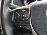ステアリングスイッチ付き。前方から目を離すことなく操作することが可能です。