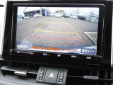 【バックモニター】バックモニター搭載で車庫入れ安心!バック中の死角部分がモニターに映し出されるので安全性がアップします!!