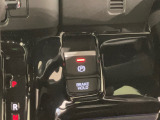 オートブレーキホールド機能付きです☆停車中にブレーキペダルから足を離しても、停車状態が続きます。渋滞、信号待ちの間等、安心です。アクセルを踏めば自動解除され、再発進できます。