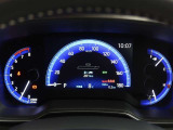 とっても見やすいメーターです。夜間時はラグジュアリーな気分にさせてくれる照明が魅力ですので、夜のドライブも楽しみになりますよ♪