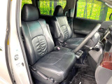 運転席シート廻りは使用感も少なく、良好な状態となっています。丁寧に使われていたことがよくわかりますね。