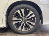 【純正18インチアルミホイール】外観にマッチした純正アルミホイールを装着しております。各種社外アルミホイールや、スタッドレスタイヤも取扱いしております。是非ご相談ください♪