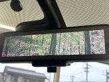 【インテリジェントルームミラー】後席の大きな荷物や同乗者で後方が確認しづらい時でも安心!カメラが撮影した車両後方の映像をルームミラー内に表示。クリアな視界で状況の確認が可能です!