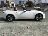 オープンカーならではのスタイルがほれぼれします。