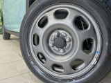 【純正15インチアルミホイール】外観にマッチした純正アルミホイールを装着しております。各種社外アルミホイールや、スタッドレスタイヤも取扱いしております。是非ご相談ください♪