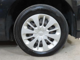 タイヤサイズは165/65R14です。ホイールはフルホイールキャップ付きスティールです。