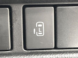 【パワースライドドア】スマートキーや運転席のスイッチでスライドドアの開閉が可能♪電動だから力を入れてドアを開ける必要が無く、小さいお子様でも、重い荷物を持っている時もラクに開け閉めできます♪