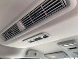 リアシーリングファンも付いておりますので、車内の空気の循環にも役立ちます。