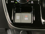【電動パーキングブレーキ+オートブレーキホールド機能】 指先だけで簡単に操作が可能なパーキングブレーキ、スイッチを押すとブレーキペダルから足を離してもブレーキを保持できるオートブレーキホールド搭載。