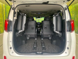 後席を格納すると、これだけの広さが!シーンに合わせたシートアレンジで、大きな荷物も積むことが出来ます♪