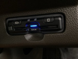 ハンドルの左下にETCがついています。高速道路の料金所の通過も楽々です。 カードの取り出しもしやすい場所についています。