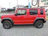 人気のジムニーノマド入庫しました!レッド&times;ブラックのツートンカラー!ガラスコーティング・リアスモークフィルム施工済み。それぞれ施工証明証有ります。