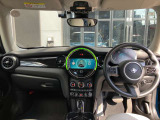 弊社お客様より頂いた下取車やデモカーが在庫の殆どを占めています。車の経歴や整備記録が分かり、ご安心してお車をお選び頂ける正規ディーラーならではのラインナップでございます。