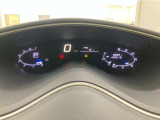 メータは先進的なデジタルメーターを採用!ゆっくりと数字が動くのでとても見やすく表示されます!平均燃費なども表示、エコな運転の手助けをしてくれます!