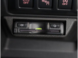 高速道路の利用に便利なETCも装備しております!オプションのビルトインカバーで運転席右側にすっきりと装備されており、カードの抜き差しもしやすいです!!