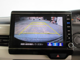 バックカメラの画像です。ガイドラインがスムースな車庫入れをサポートいたします!車庫入れの安心感がアップしますね☆