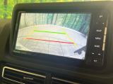 【バックカメラ】駐車時に後方がリアルタイム映像で確認できます。大型商業施設や立体駐車場での駐車時や、夜間のバック時に大活躍!運転スキルに関わらず、今や必須となった装備のひとつです!