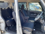運転席は座り心地が良く快適にドライブをしていただけます。