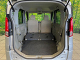 後席を格納すると、これだけの広さが!シーンに合わせたシートアレンジで、大きな荷物も積むことが出来ます♪