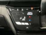 段差のないパネルスイッチのオートエアコン付きです。予め温度設定すれば後はセンサーが感知して設定温度を保ってくれますので快適なドライブが楽しめます。雨の日のガラスの曇りもなく安全な運転ができます。